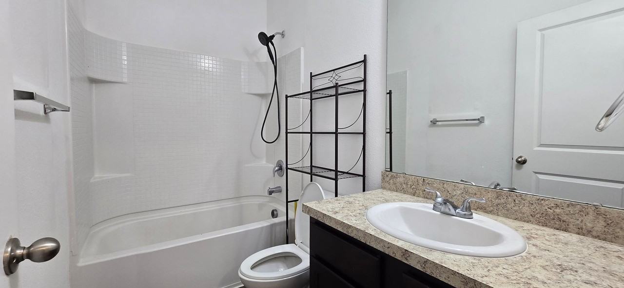 15660 Merlin Ave - Photo 7 of 23
