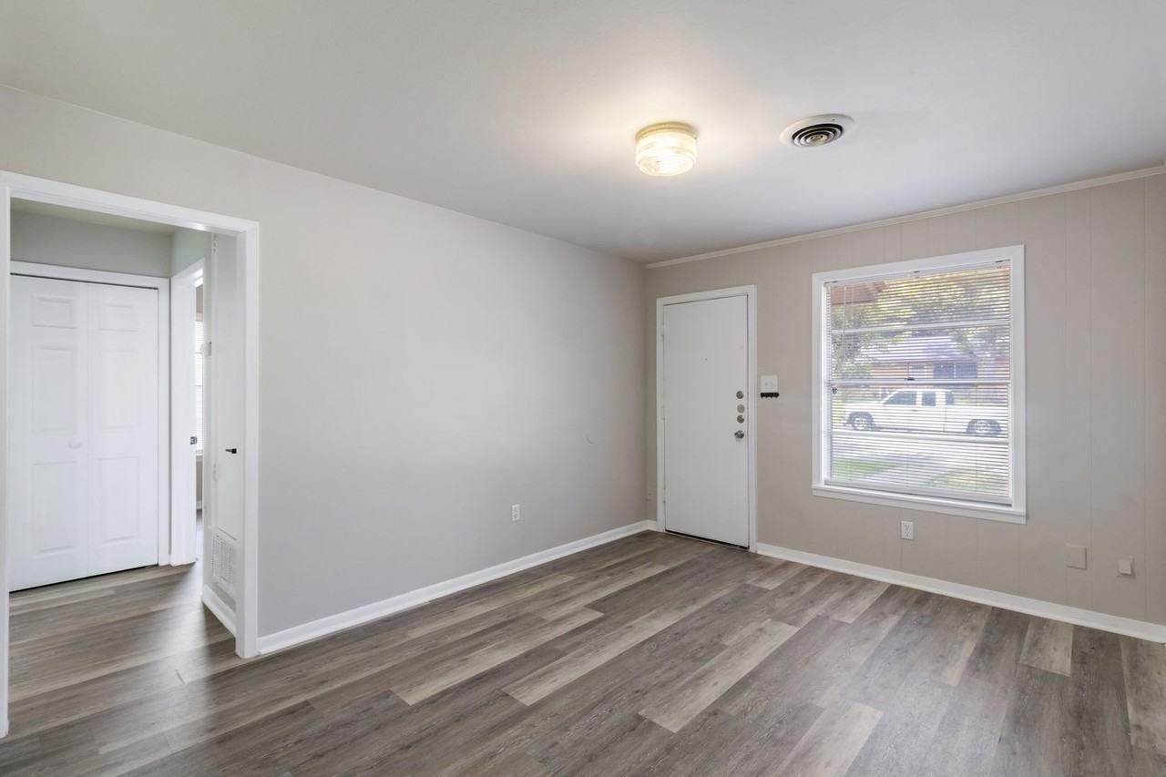 1911 Orman St - Photo 4 of 17