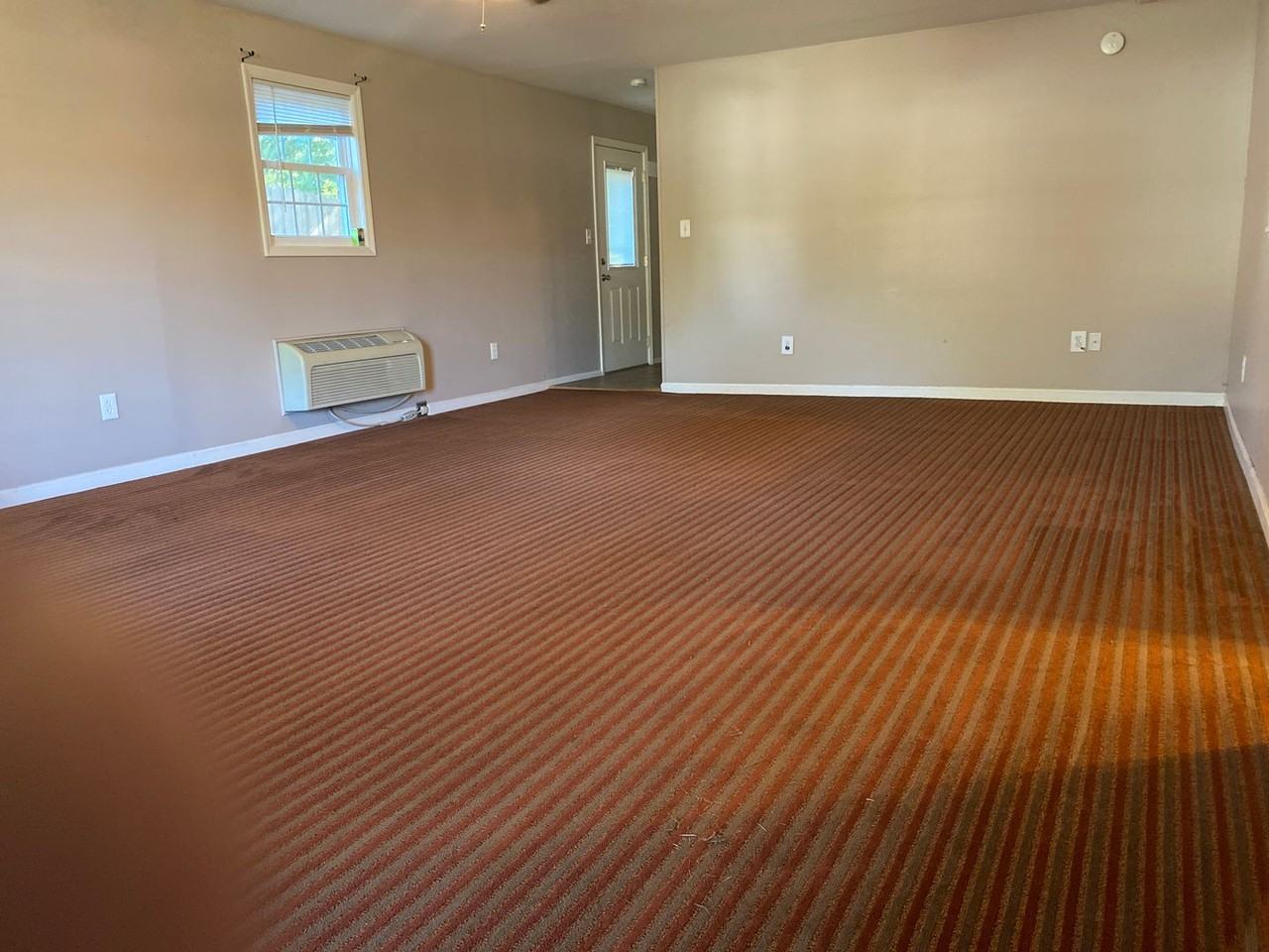 342 Hillcrest Dr - Photo 2 of 9