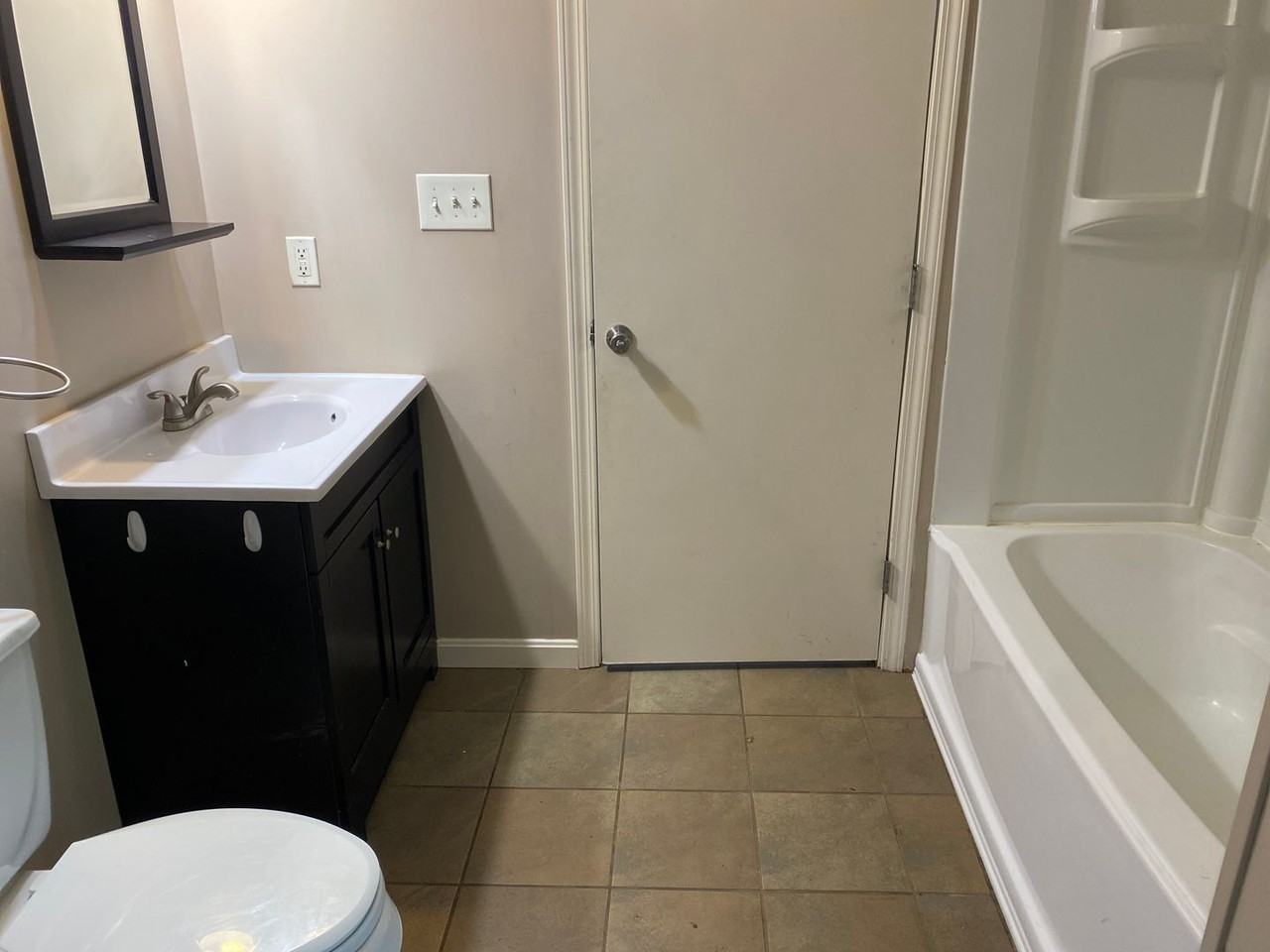 342 Hillcrest Dr - Photo 4 of 9