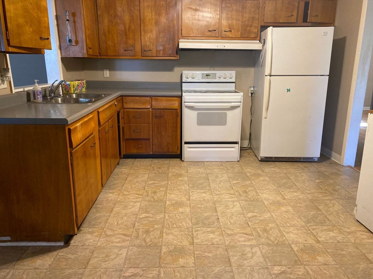 342 Hillcrest Dr - Photo 5 of 9