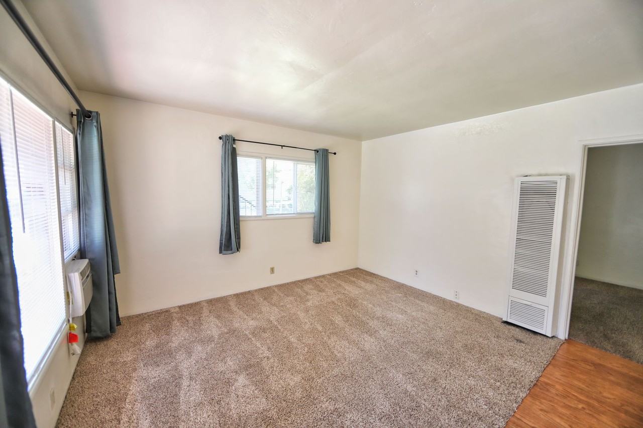 4225 V St #4 - Photo 3 of 14