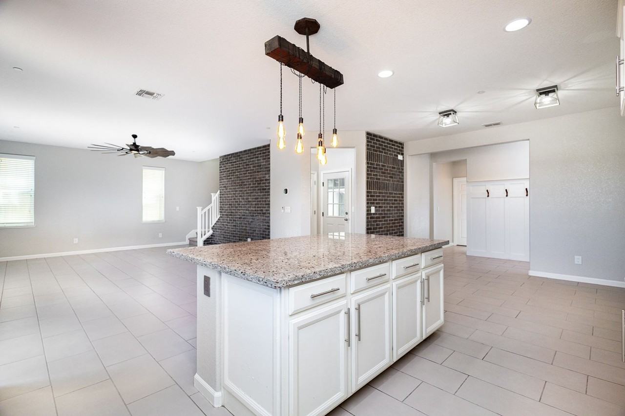 9733 Tribeca Dr - Photo 3 of 26