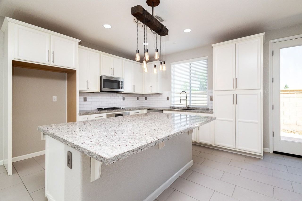 9733 Tribeca Dr - Photo 4 of 26