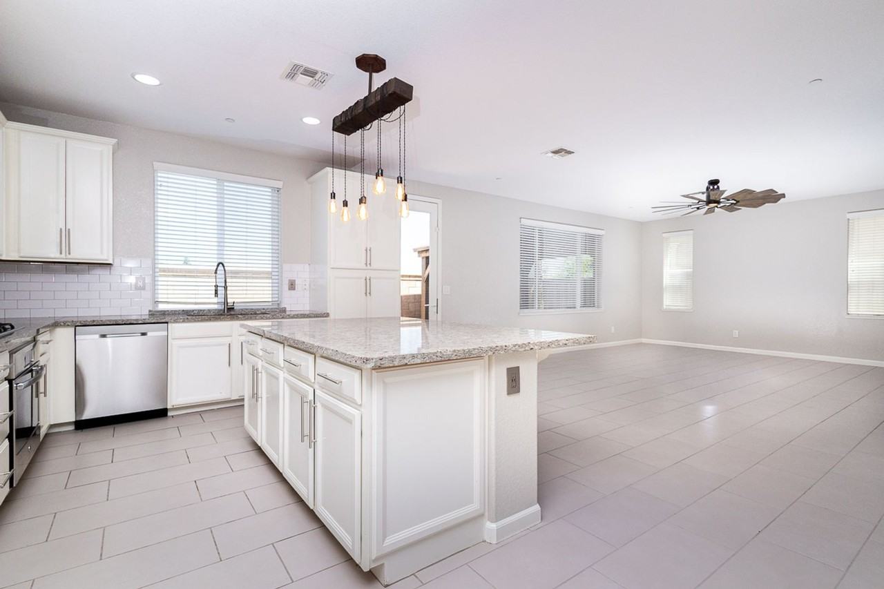 9733 Tribeca Dr - Photo 6 of 26