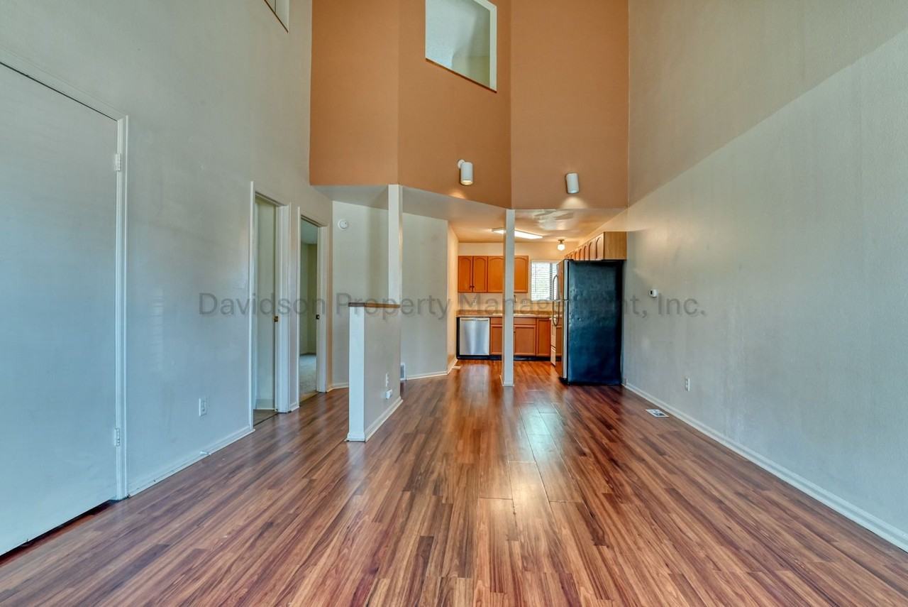 864 London Green Way - Photo 3 of 13