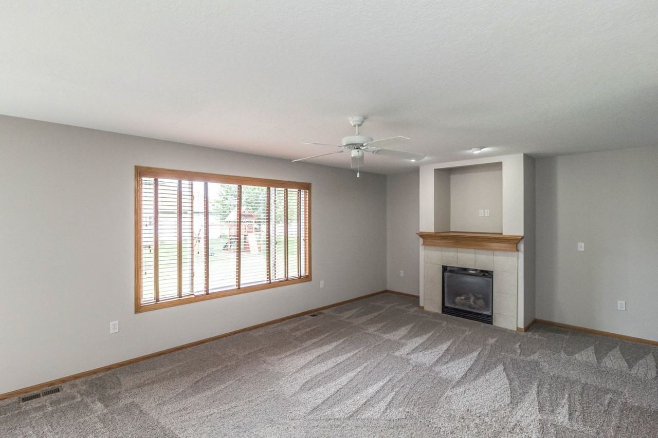 340 Ne Carefree Ln - Photo 2 of 16
