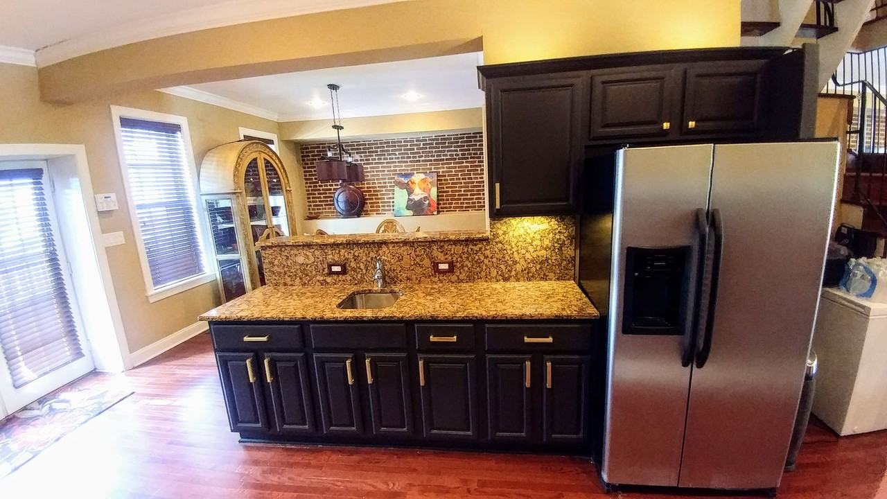 819 Brooks Ln - Photo 5 of 16