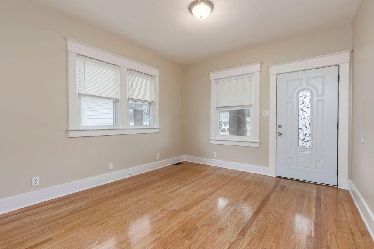4102 Sunset Ave - Photo 4 of 21