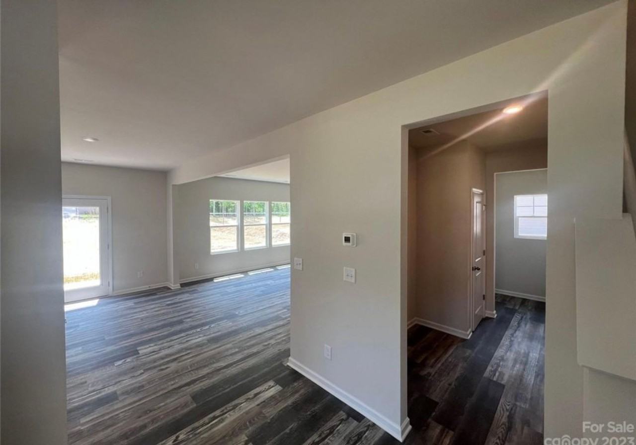 1243 Stonewyck Dr - Photo 3 of 15