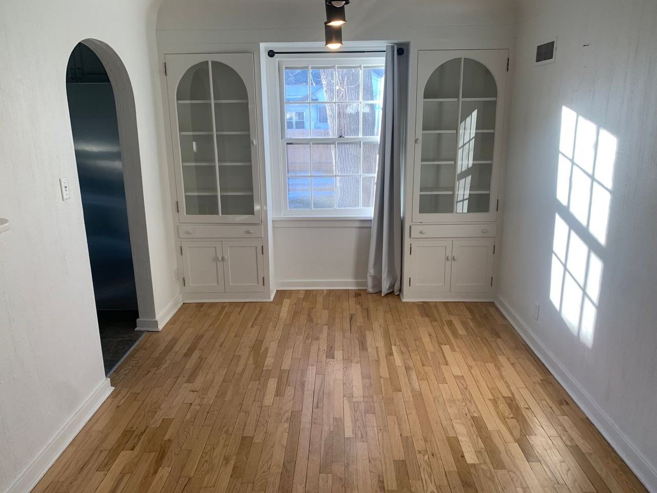 2208 Pine St - Photo 3 of 30
