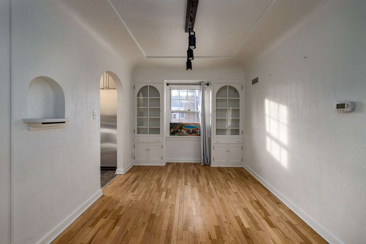 2208 Pine St - Photo 5 of 30