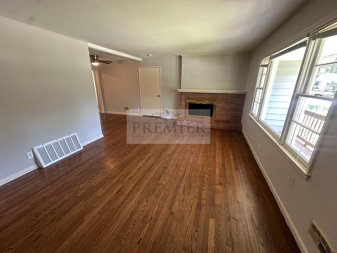8422 Cherry St - Photo 3 of 21