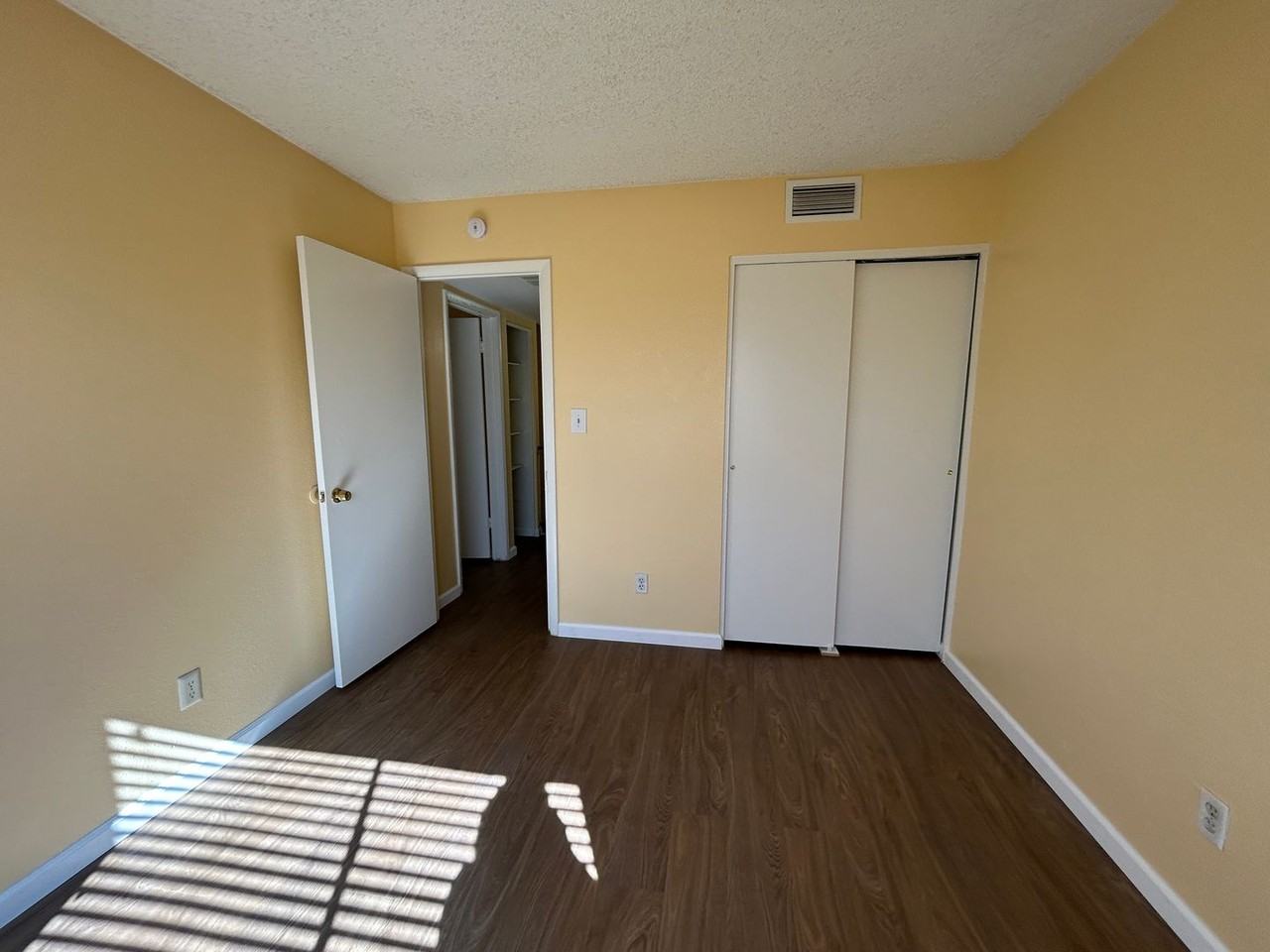 4204 S 47th St - Photo 3 of 13