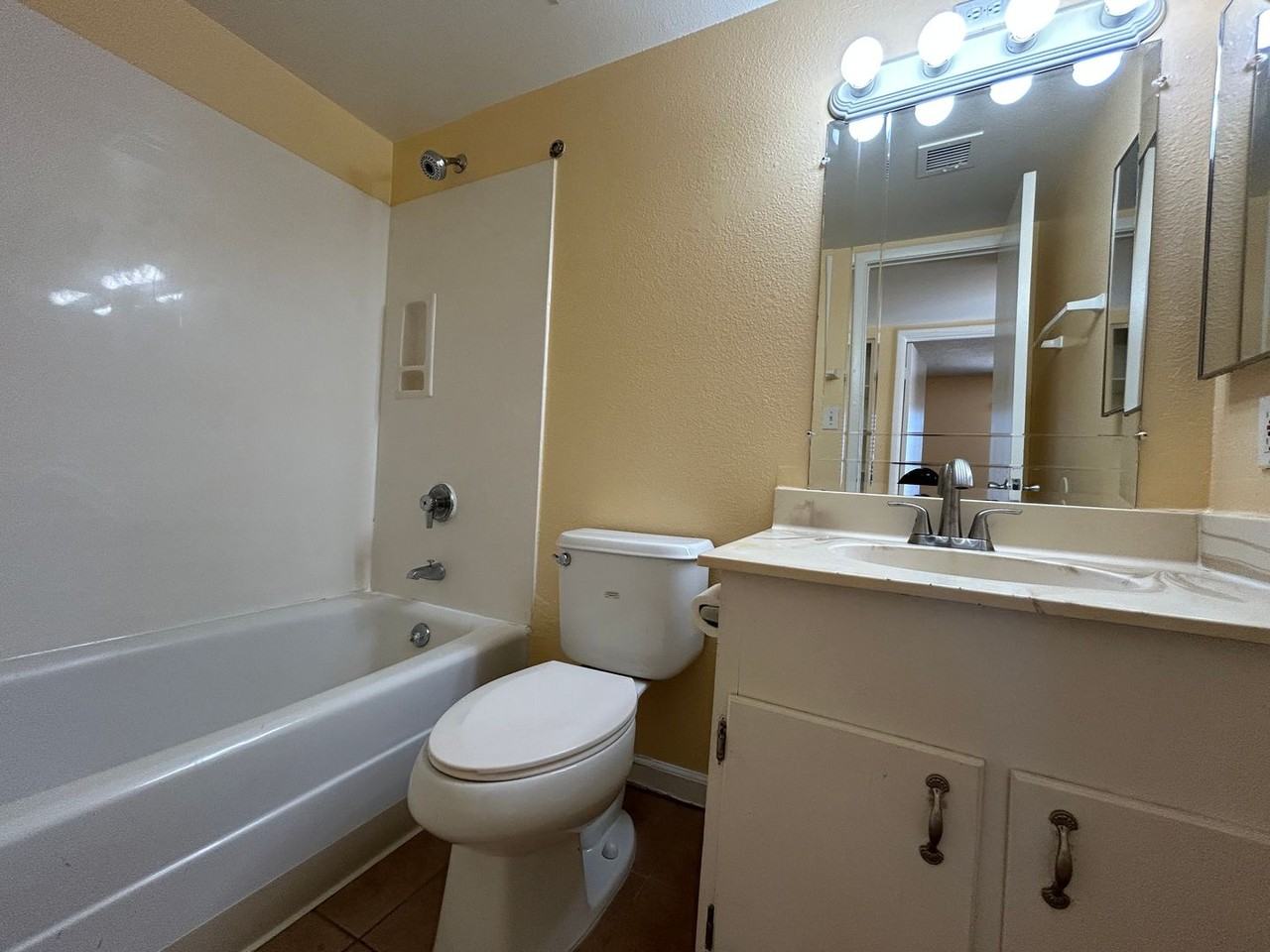 4204 S 47th St - Photo 6 of 13