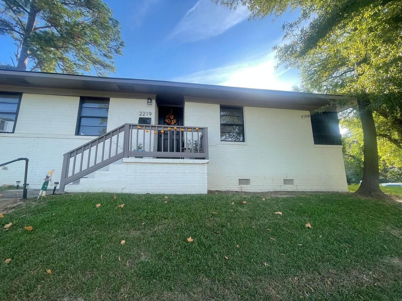 2219 Gilbert Dr - Photo 2 of 13
