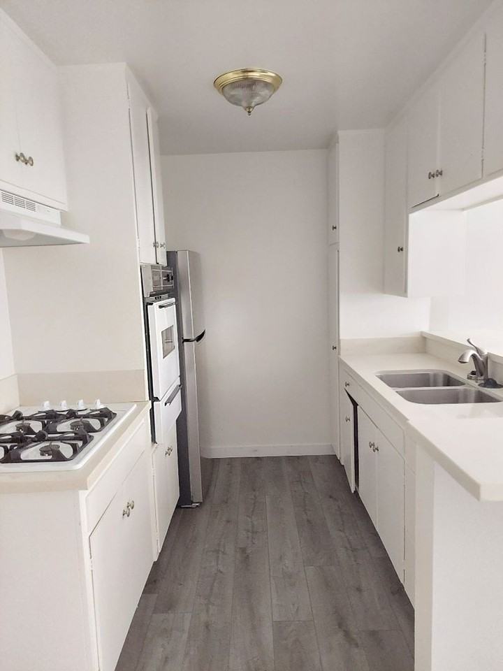 1412 Brockton Ave - Photo 5 of 12