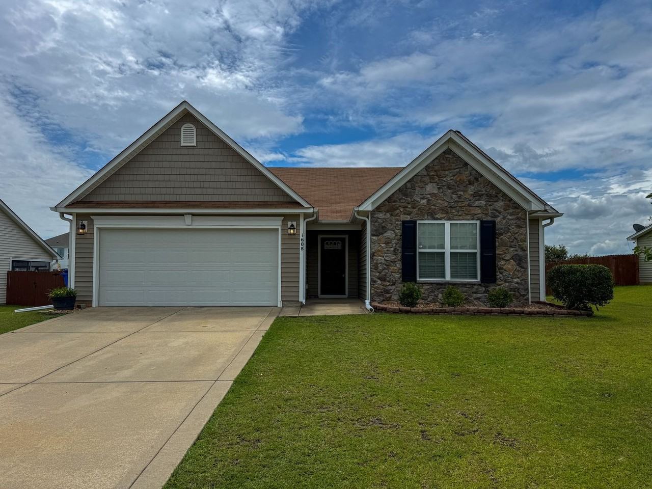 1608 Kershaw Loop