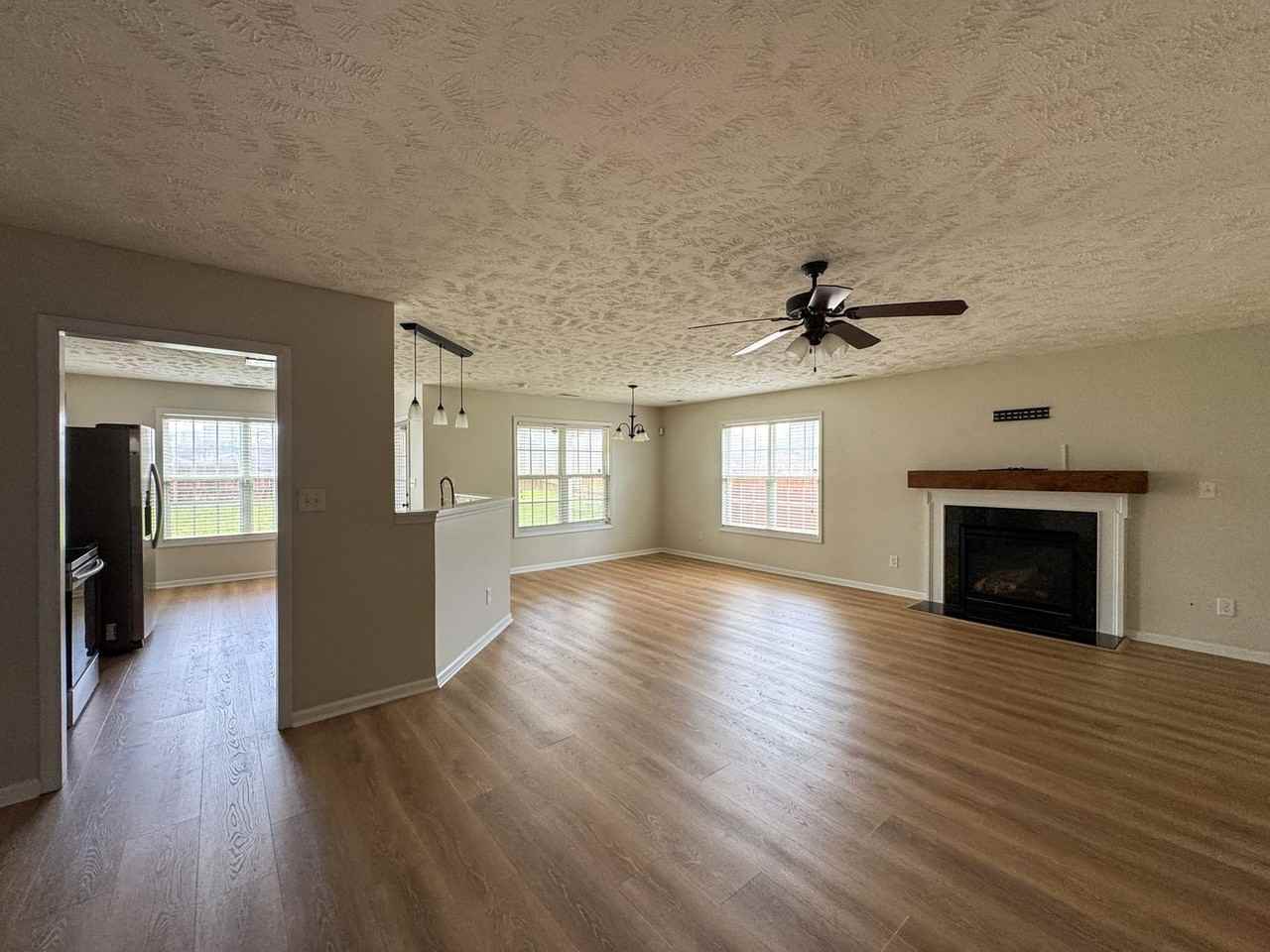1608 Kershaw Loop - Photo 2 of 23