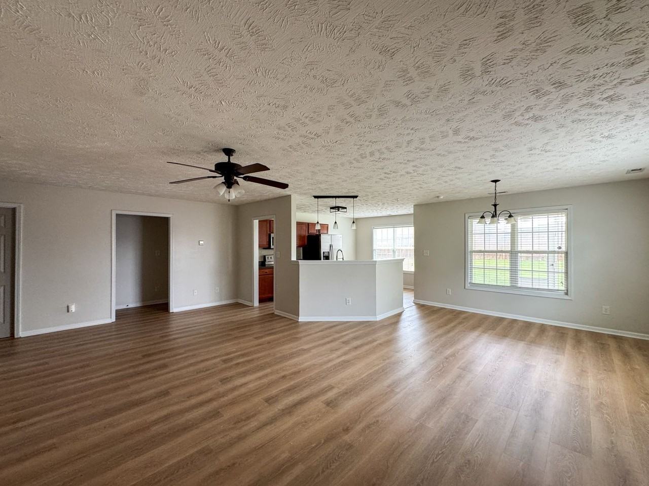 1608 Kershaw Loop - Photo 4 of 23