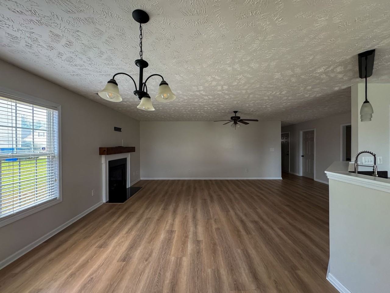 1608 Kershaw Loop - Photo 5 of 23