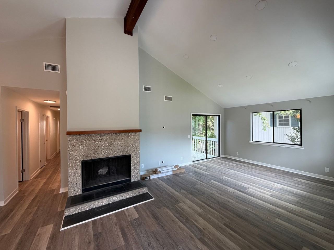 237 Georgia St - Photo 4 of 22