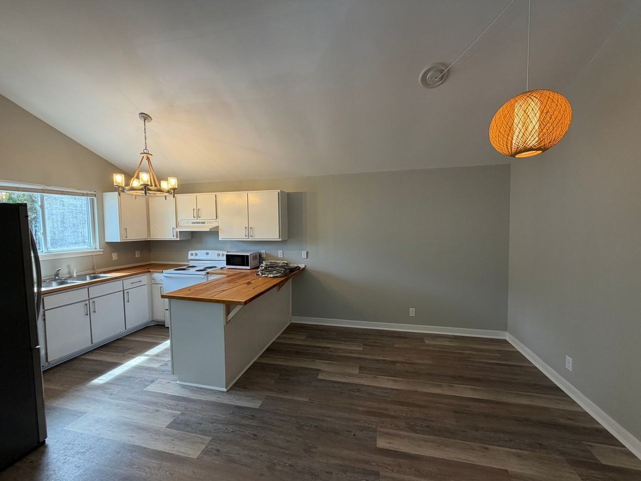 237 Georgia St - Photo 5 of 22