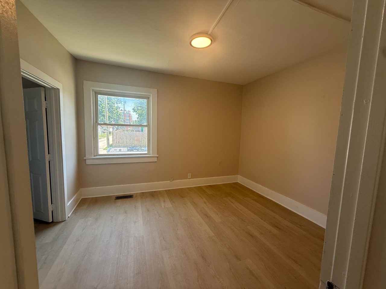 1714 Nelson St - Photo 2 of 9