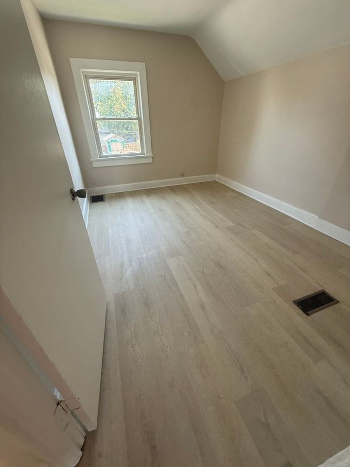 1714 Nelson St - Photo 4 of 9