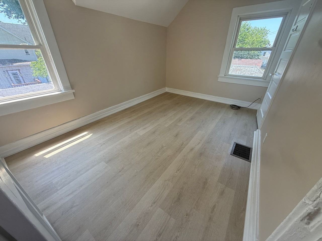 1714 Nelson St - Photo 5 of 9