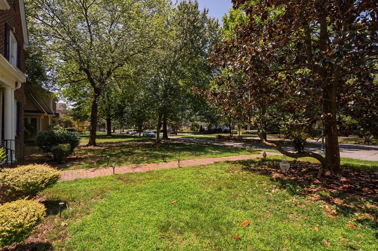 617 Fountain Pl - Photo 3 of 37