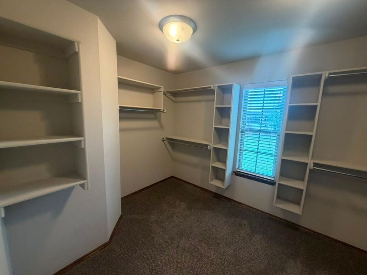 10712 Nw 18th St - Photo 5 of 22
