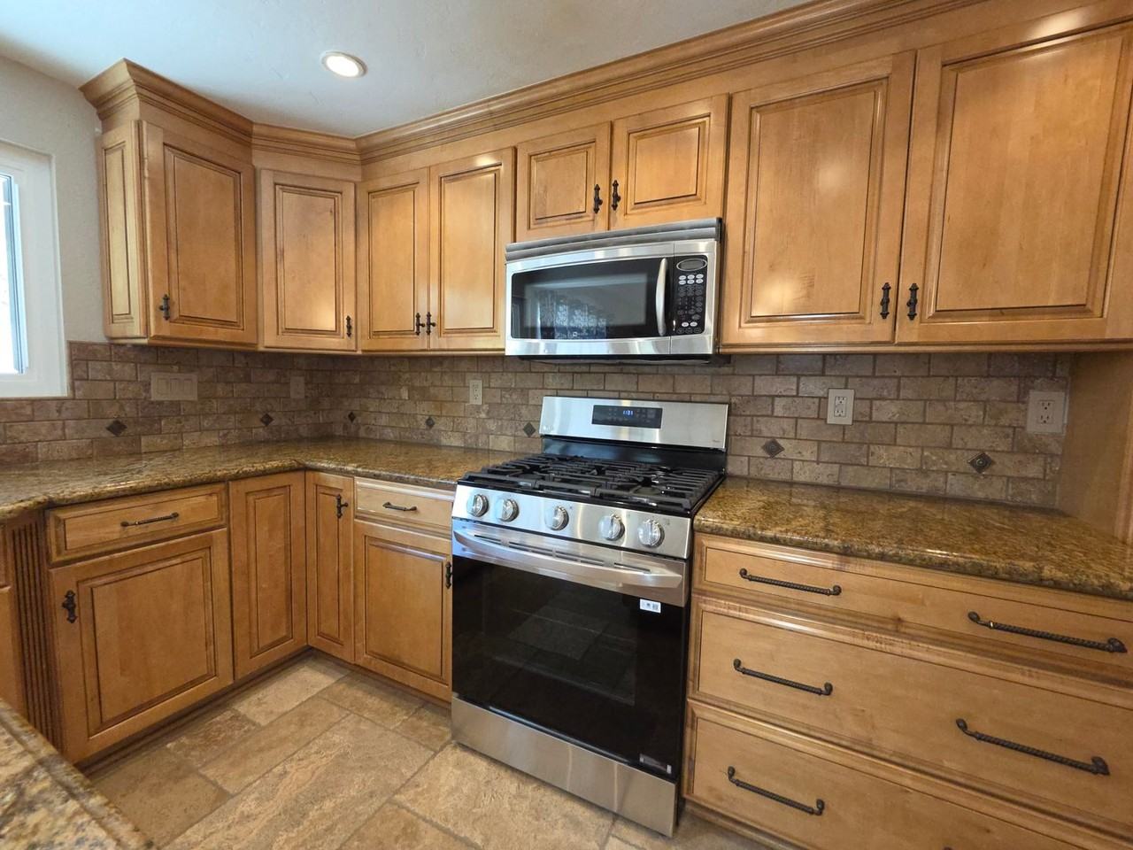 9583 Whellock Way - Photo 6 of 38