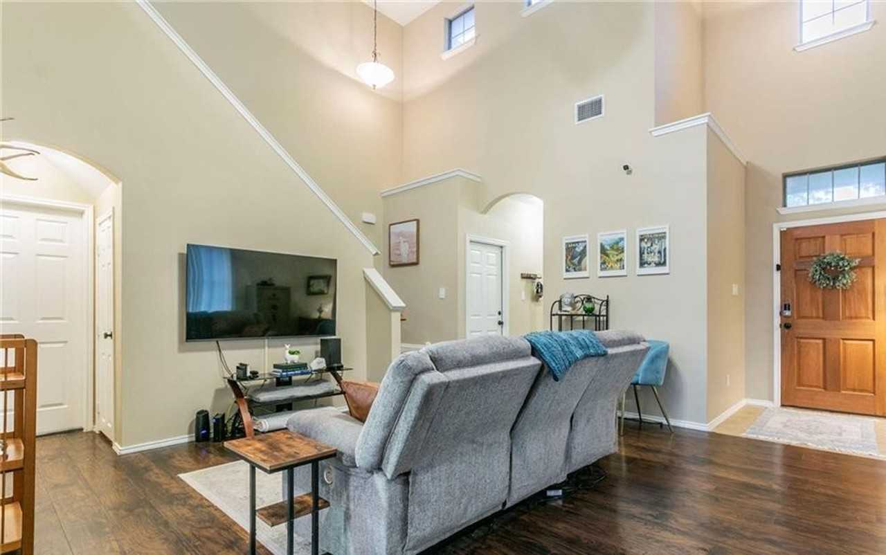 6707 Bayberry Dr - Photo 2 of 13