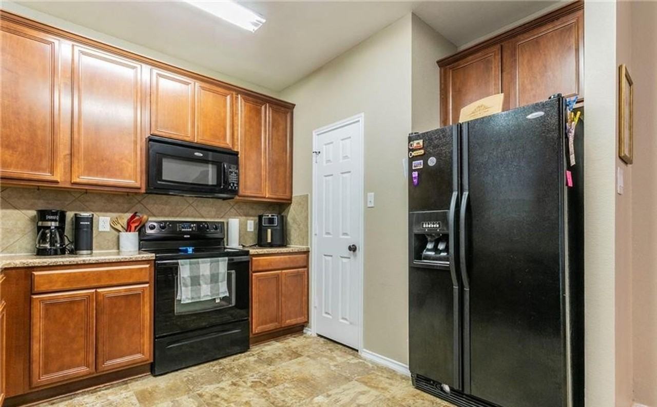 6707 Bayberry Dr - Photo 3 of 13