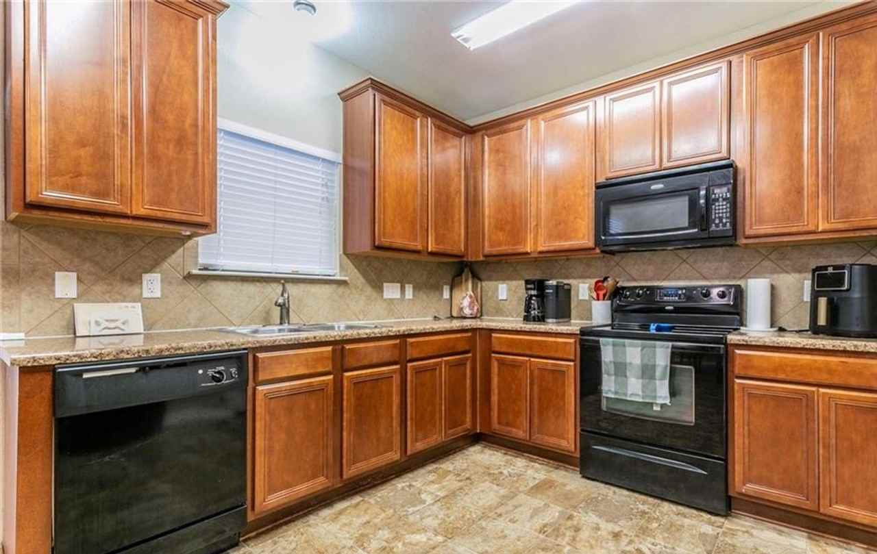 6707 Bayberry Dr - Photo 4 of 13
