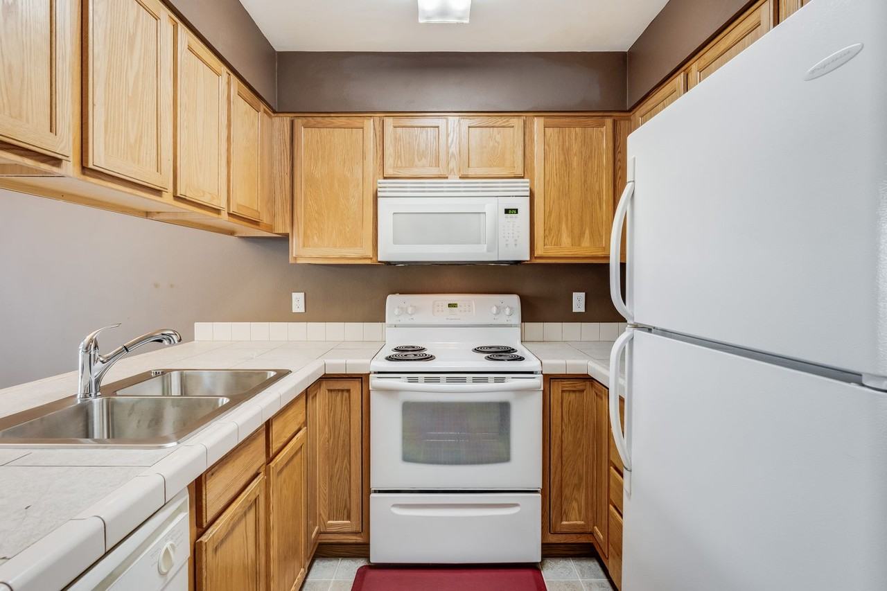 15979 Sw Roth Dr - Photo 5 of 14