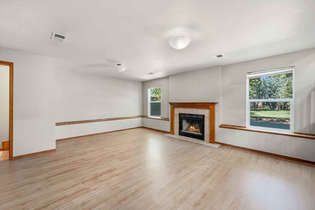 2461 Hampshire Sq - Photo 7 of 20