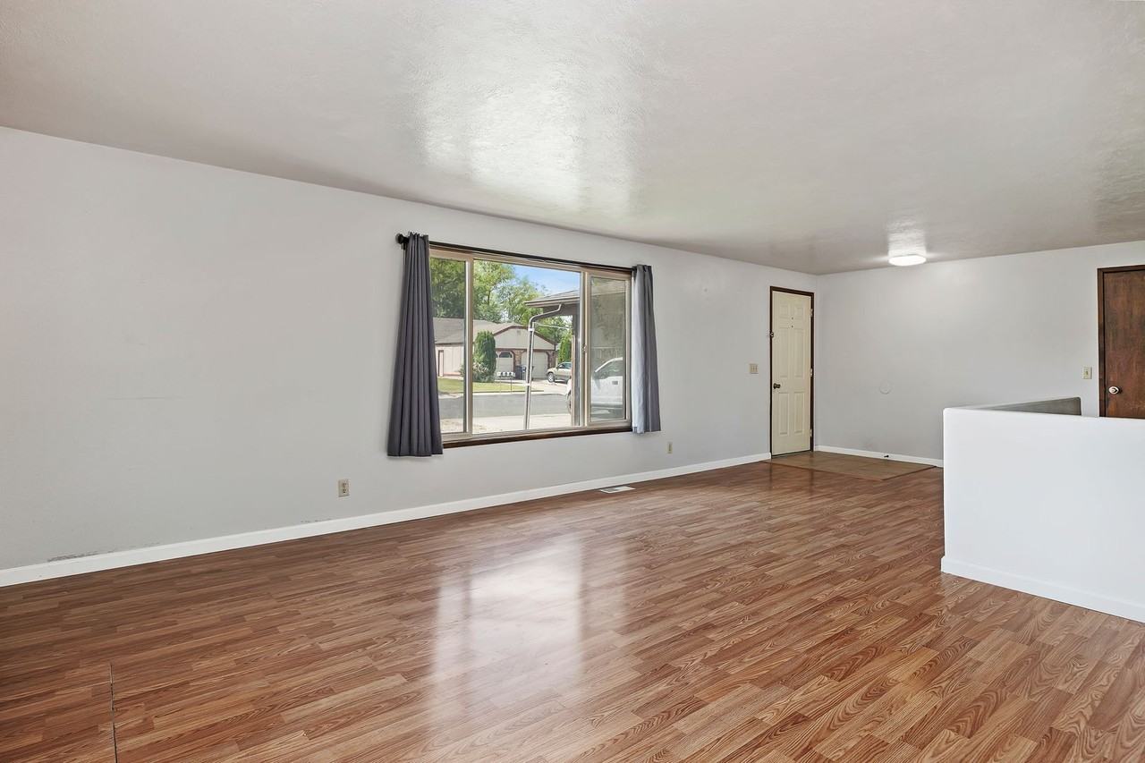 158 Ridgeway Dr - Photo 3 of 24