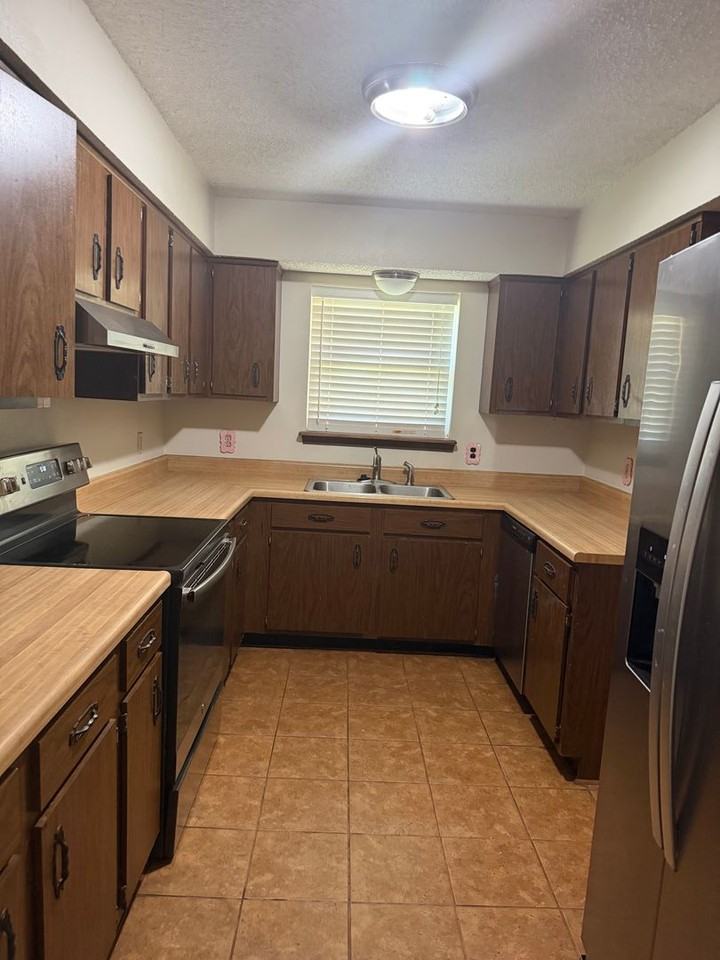 1503 M Cir - Photo 2 of 16
