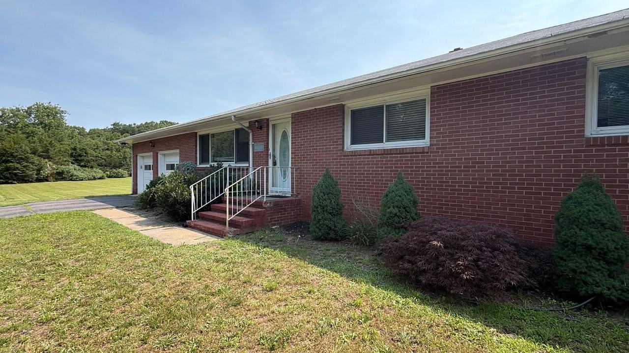 545 Cassville Rd - Photo 5 of 35