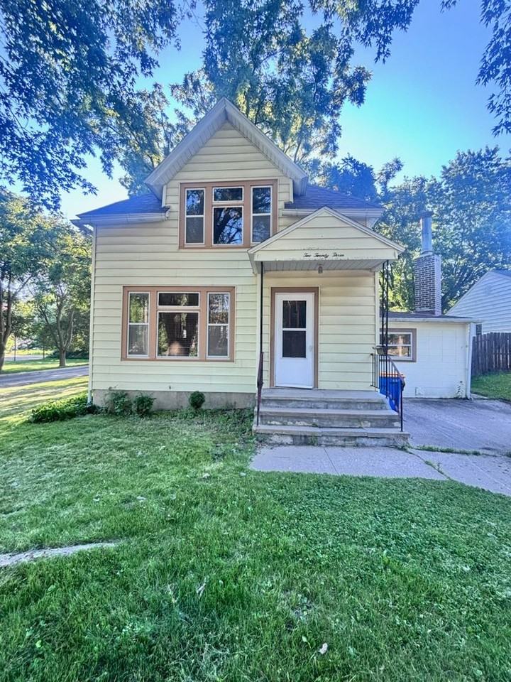 223 Highland Ave - Photo 2 of 10