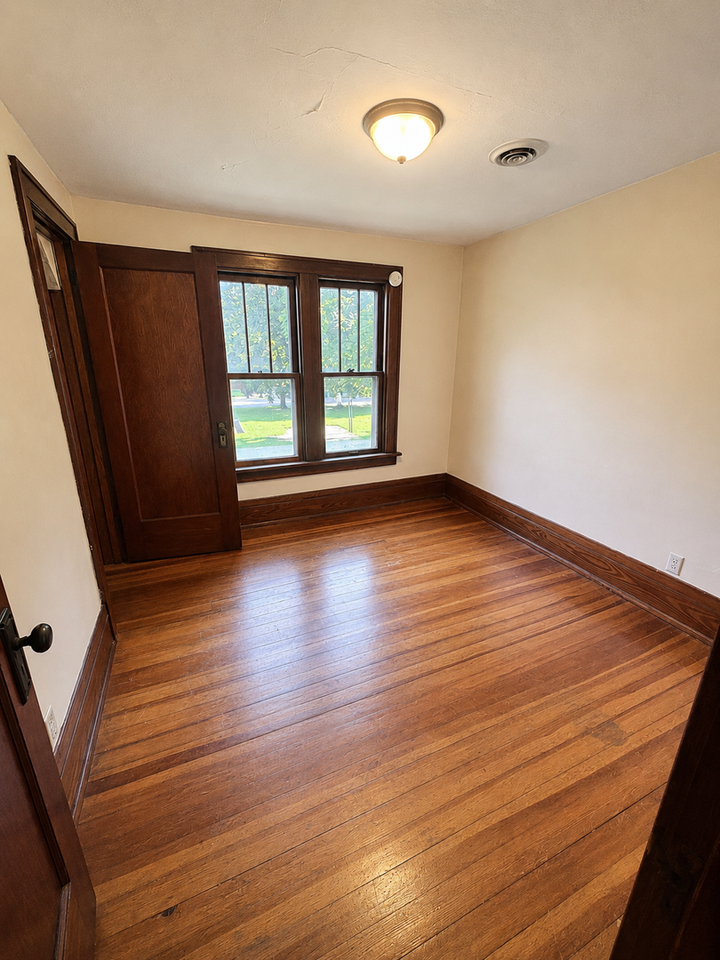 223 Highland Ave - Photo 4 of 10