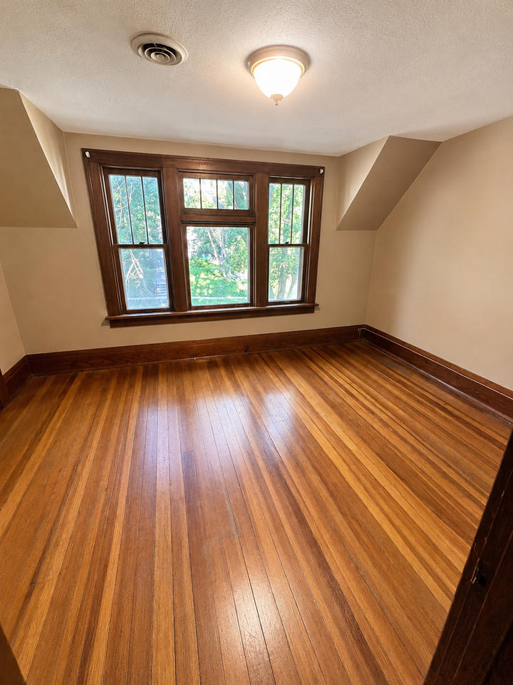223 Highland Ave - Photo 5 of 10