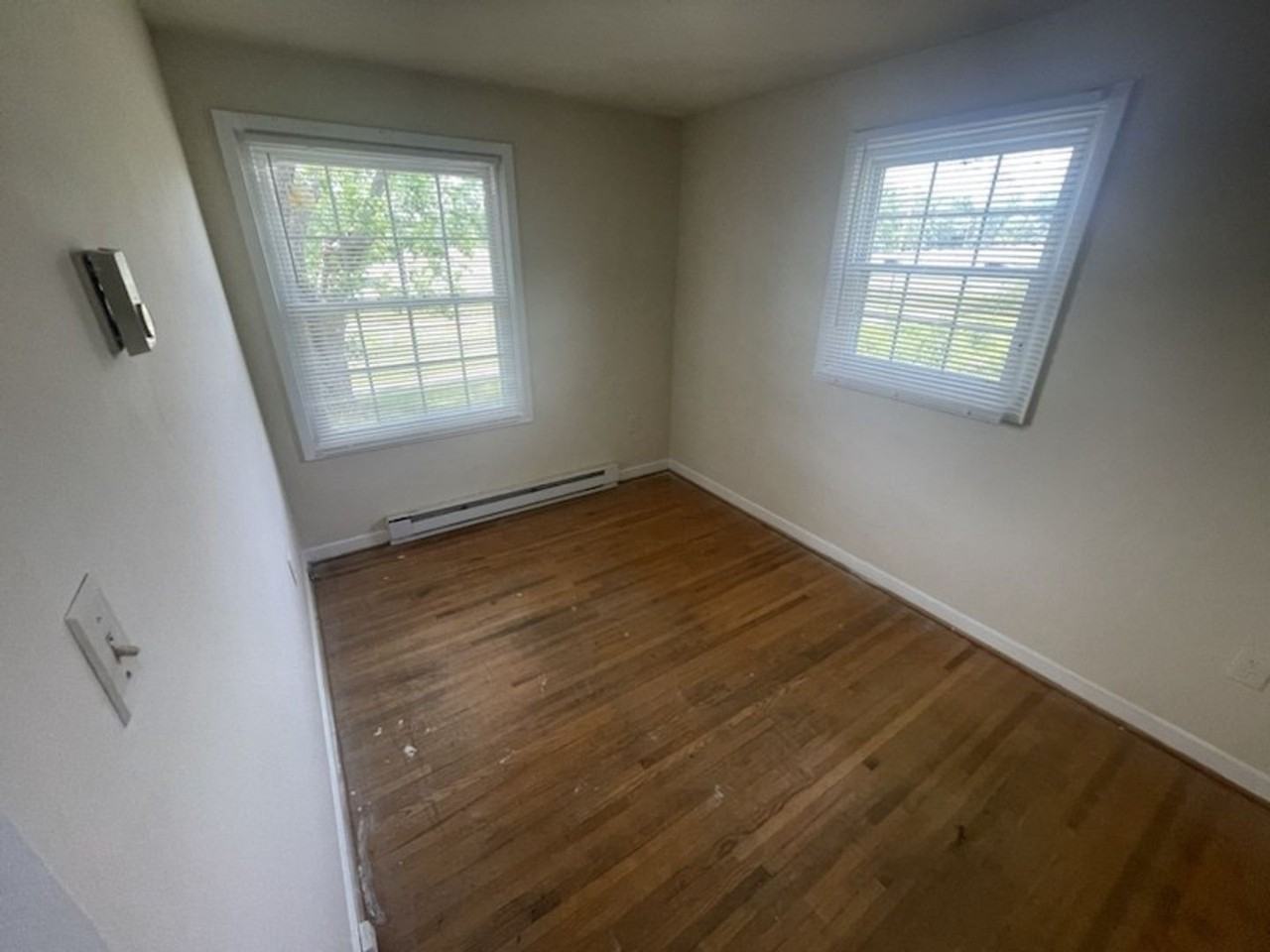 620 Roanoke St E - Photo 2 of 3