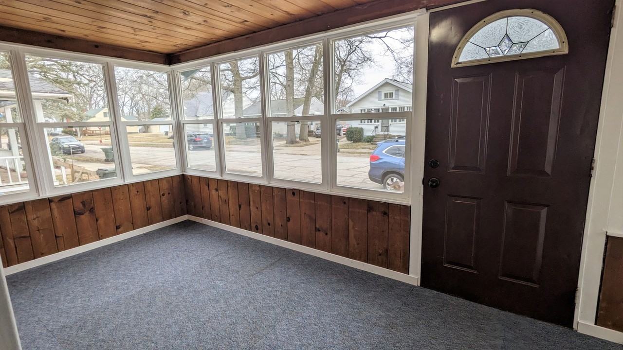 1149 Fleming Ave - Photo 2 of 8