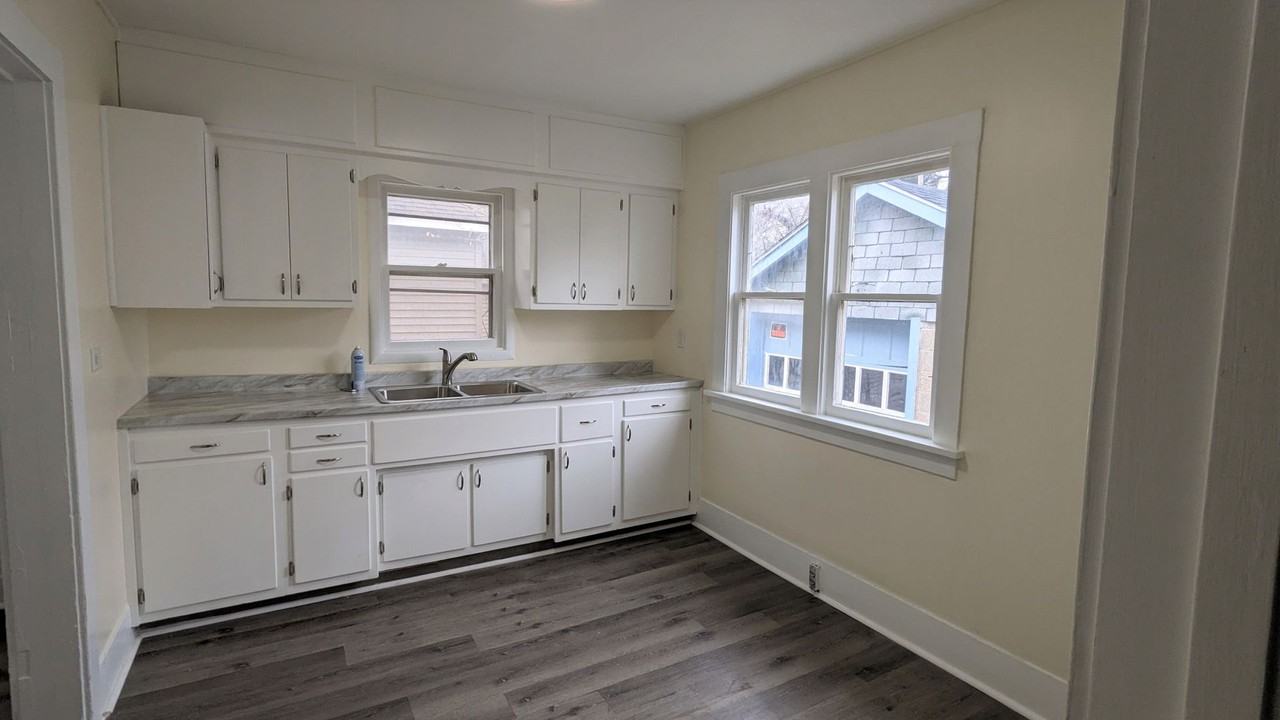 1149 Fleming Ave - Photo 4 of 8