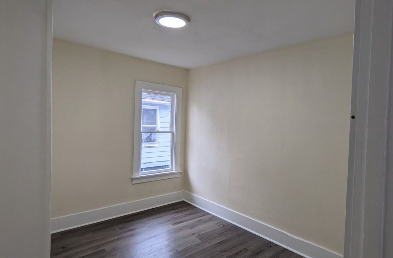 1149 Fleming Ave - Photo 6 of 8