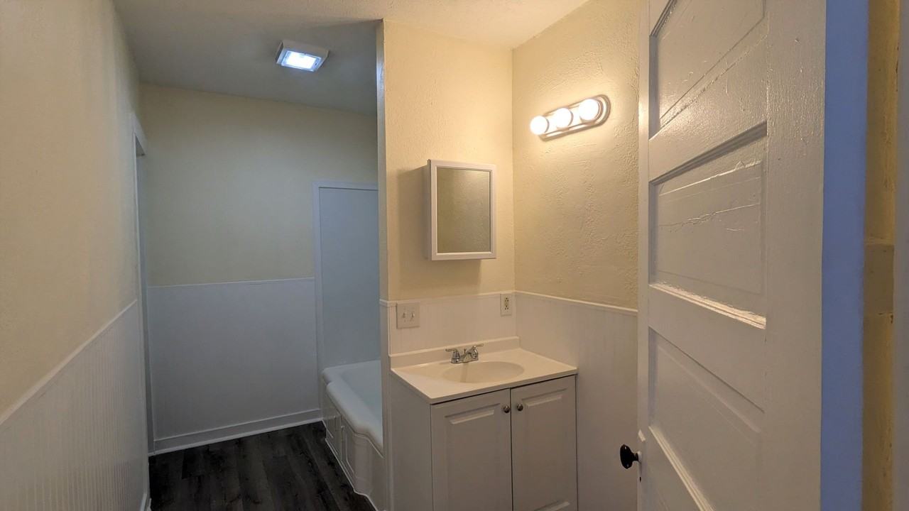 1149 Fleming Ave - Photo 7 of 8