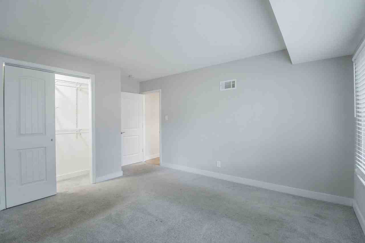 2385 Ridgecrest Dr - Photo 3 of 7